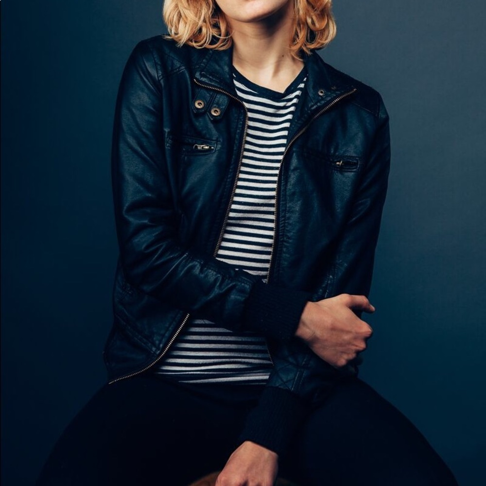 leather jacket w/leopard print interior